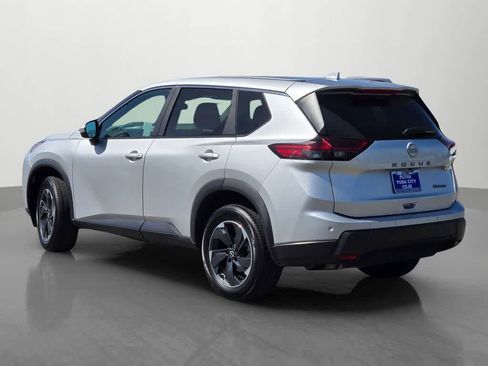 Used 2024 Nissan Rogue SV AWD/4WD image 4