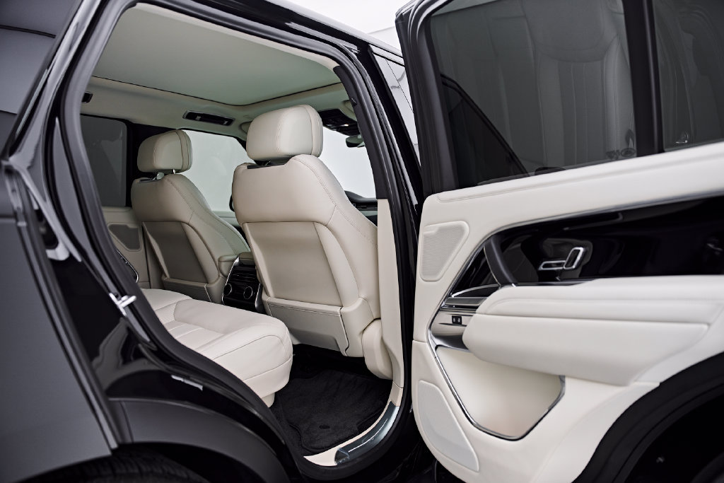 Used 2025 Land Rover Range Rover SE AWD/4WD image 29