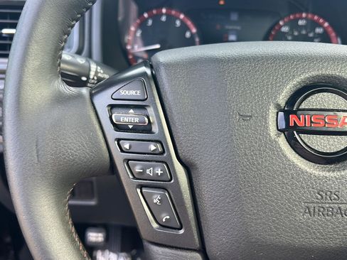 Used 2022 Nissan Titan PRO-4X w/ Pro-4x Convenience Package AWD/4WD image 22