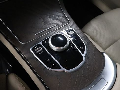Used 2019 Mercedes-Benz GLC 300 4MATIC image 32