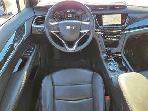 Used 2025 Cadillac XT6 Premium Luxury image 15