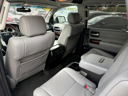 Used 2017 Toyota Sequoia Platinum AWD/4WD image 15