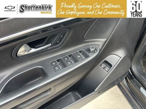 Used 2013 Volkswagen Eos w/ Sport Package image 26