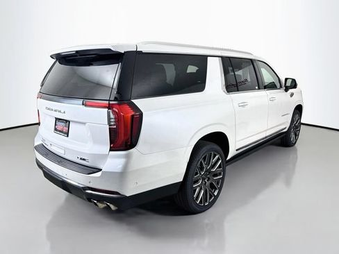 Used 2025 GMC Yukon XL Denali Ultimate AWD/4WD image 7