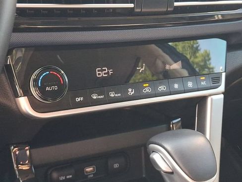 Used 2023 Kia Seltos S w/ Navigation Package FWD image 15