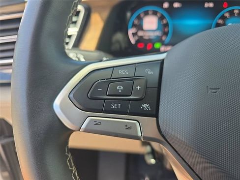 Used 2024 Volkswagen Atlas SE FWD image 24