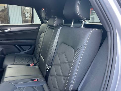 Used 2024 Volkswagen Atlas Cross Sport SE AWD/4WD image 16
