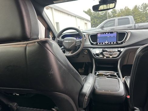 Used 2022 Chrysler Pacifica Limited w/ S Appearance Package image 26