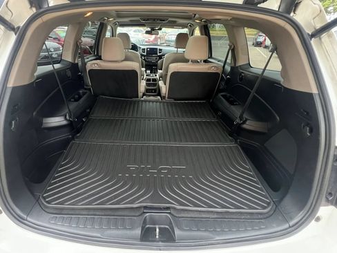 Used 2017 Honda Pilot Elite image 9