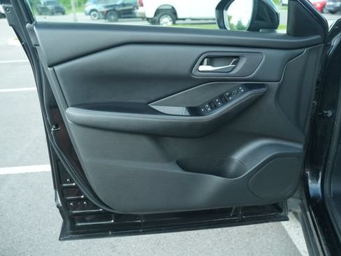 Used 2024 Nissan Rogue SV FWD image 14