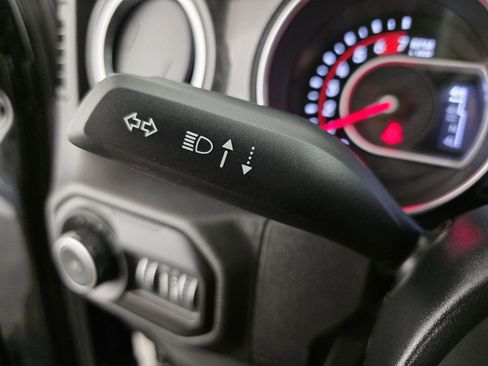 Used 2022 Jeep Wrangler Unlimited Rubicon w/ Trailer Tow Package image 32