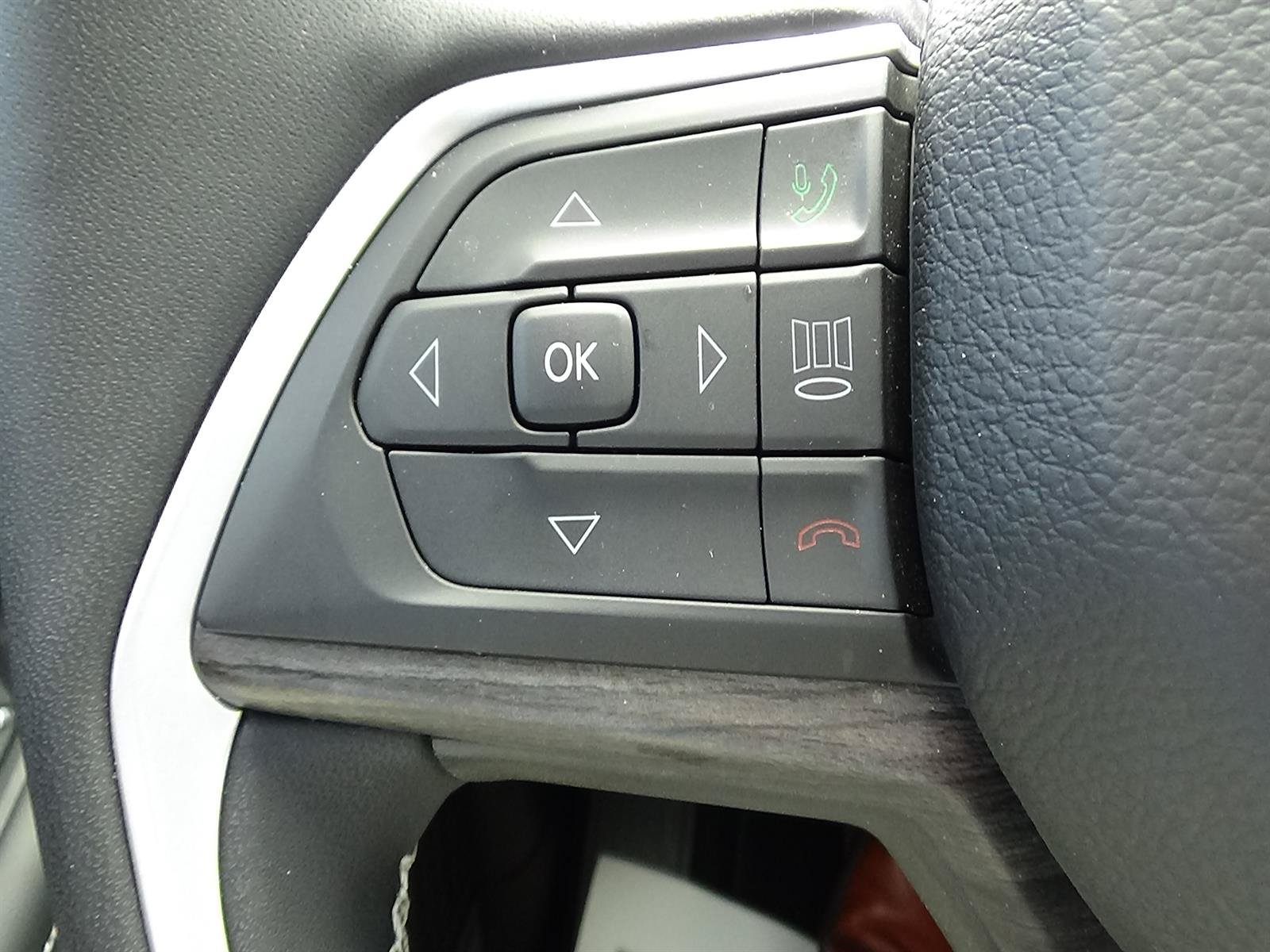 Certified 2025 Jeep Grand Cherokee L Limited w/ Luxury Tech Group II AWD/4WD image 24