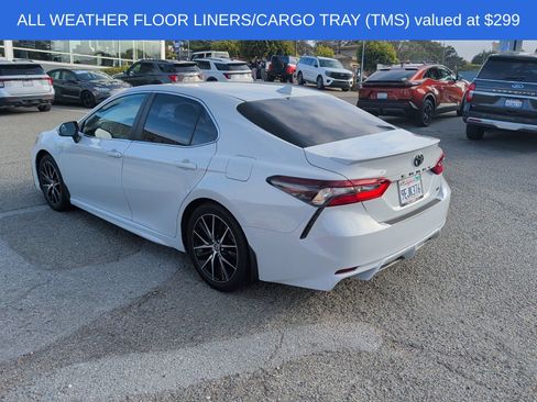 Used 2023 Toyota Camry SE FWD image 5