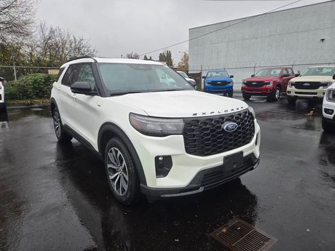 New 2026 Ford Explorer ST-Line image 3