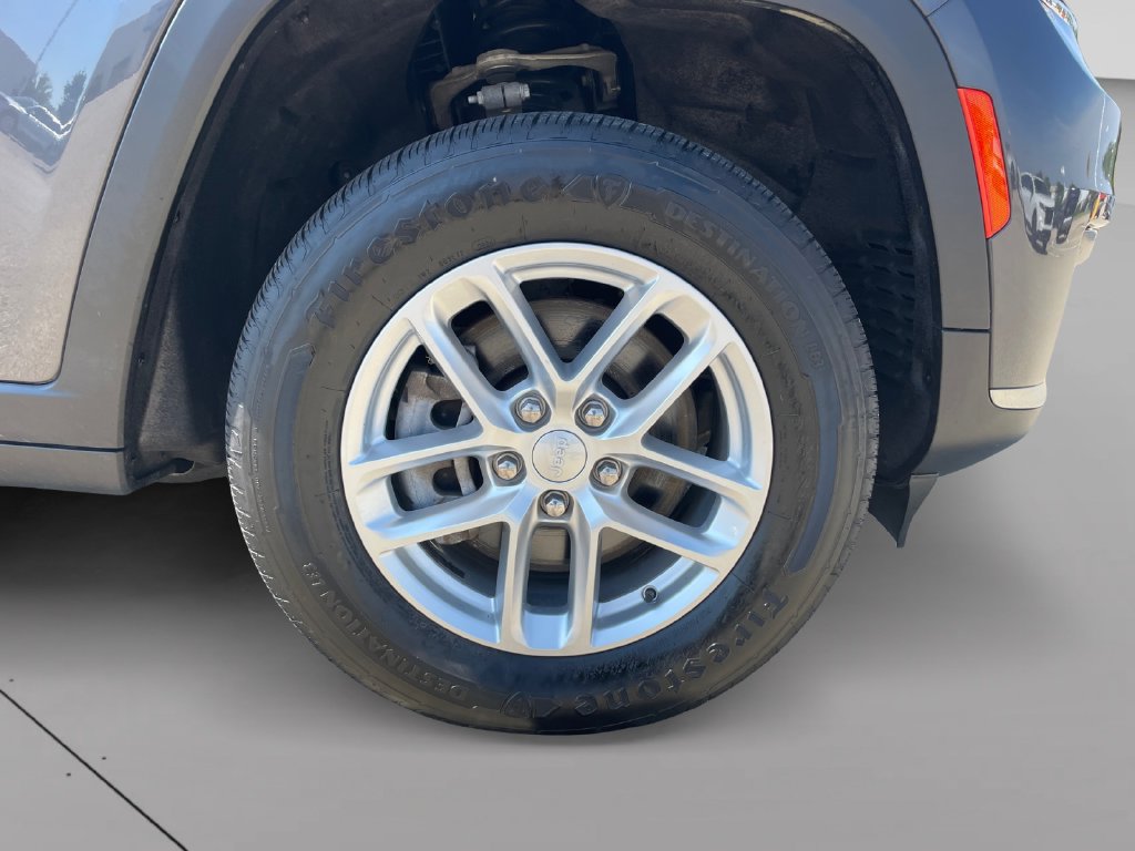 Used 2023 Jeep Grand Cherokee L Laredo AWD/4WD image 9