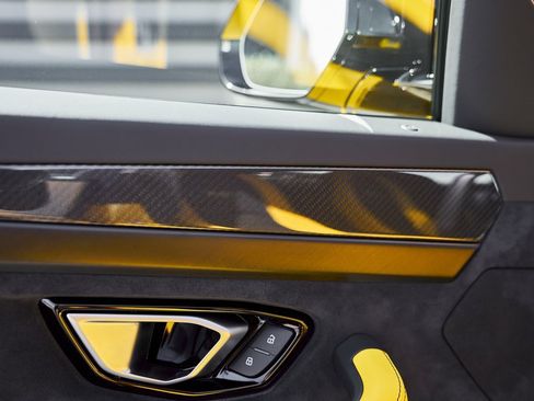 Used 2021 Lamborghini Urus image 32