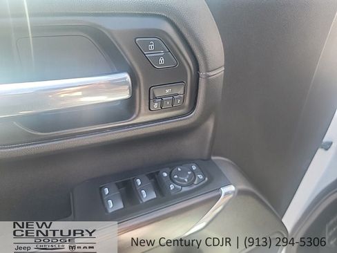Used 2020 GMC Sierra 1500 SLT w/ Driver Alert Package II AWD/4WD image 11