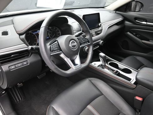 Used 2024 Nissan Altima 2.5 SR image 18