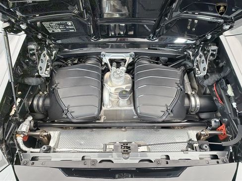 Used 2023 Lamborghini Huracan EVO RWD image 37