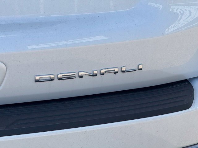 Used 2024 GMC Yukon Denali Ultimate AWD/4WD image 10
