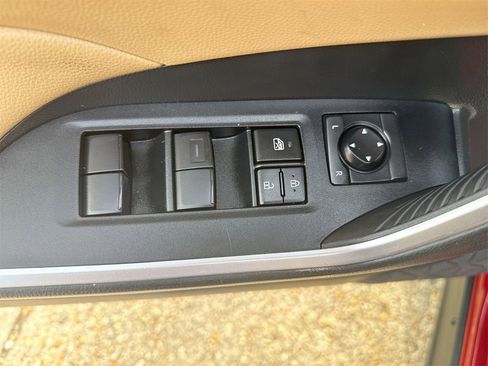 Used 2022 Toyota RAV4 LE image 15