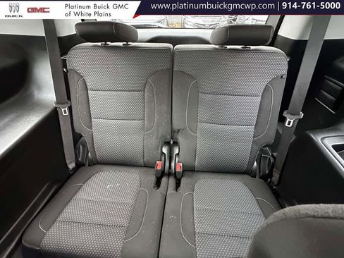 Used 2023 GMC Acadia SLE image 16