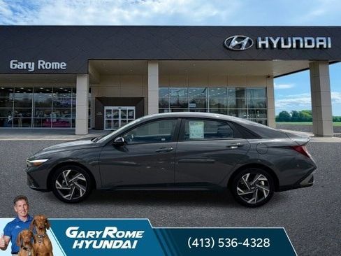 Certified 2025 Hyundai Elantra Sport FWD image 13
