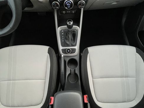 Used 2025 Hyundai Venue SEL image 19