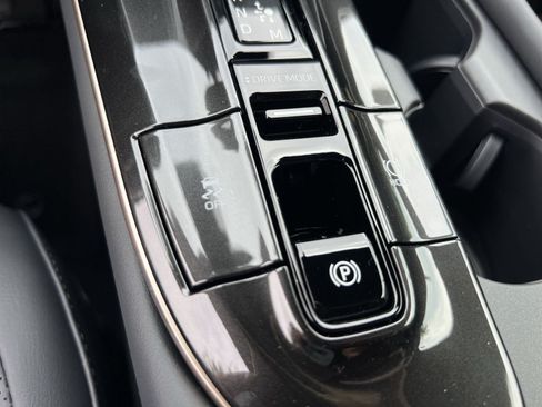 New 2026 Toyota Crown Platinum AWD/4WD image 25