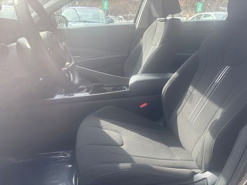 Used 2025 Hyundai Elantra SEL image 38