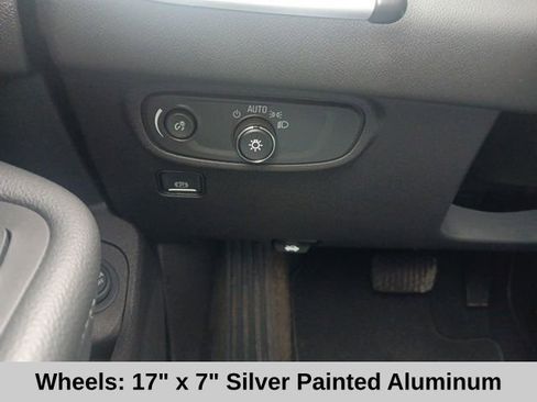 Used 2024 GMC Terrain SLE w/ Driver Convenience Package image 14