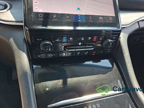 Used 2024 Jeep Grand Cherokee L Limited w/ Luxury Tech Group II AWD/4WD image 17