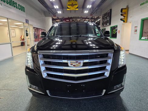 Used 2019 Cadillac Escalade Premium Luxury image 3