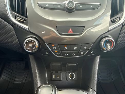Used 2017 Chevrolet Cruze LT w/ Convenience Package FWD image 21