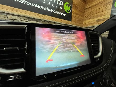 Used 2022 Chrysler Pacifica Touring-L w/ S Appearance Package AWD/4WD image 33
