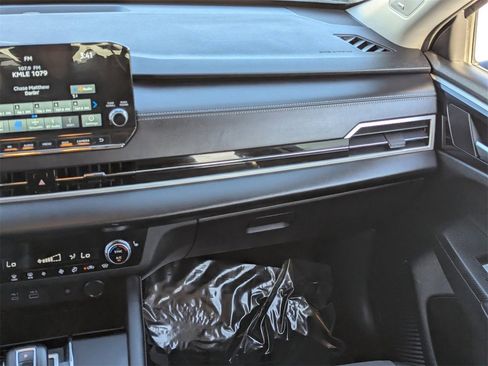 Used 2024 Mitsubishi Outlander AWD image 15