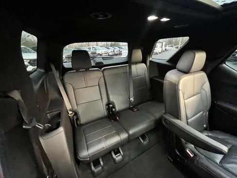 Used 2022 Chevrolet Traverse RS image 22