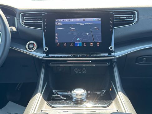 Used 2023 Jeep Wagoneer image 15