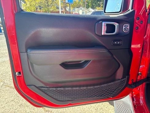 Used 2021 Jeep Gladiator Overland w/ Popular Equipment Package image 16