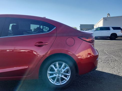 Used 2016 MAZDA MAZDA3 i Touring w/ Popular Equipment Package FWD image 9
