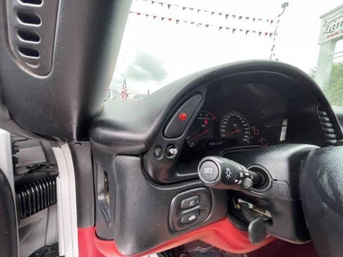 Used 1998 Chevrolet Corvette Convertible w/ Performance Handling Pkg image 31