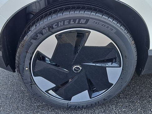 New 2026 Volvo EX30 Plus w/ Protection Package Premier image 15