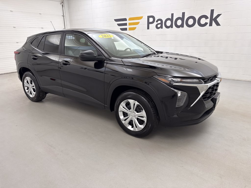 Used 2025 Chevrolet Trax LS FWD image 7
