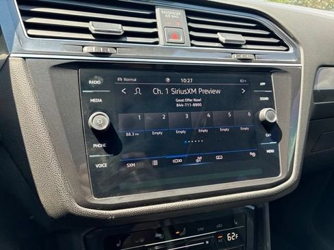 Used 2023 Volkswagen Tiguan SE w/ Panoramic Sunroof Package AWD/4WD image 19
