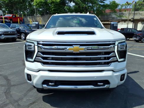 Used 2024 Chevrolet Silverado 3500 High Country w/ High Country Premium Package AWD/4WD image 8