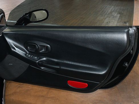 Used 2003 Chevrolet Corvette Z06 w/ Memory Package, 3 Drivers RWD image 46