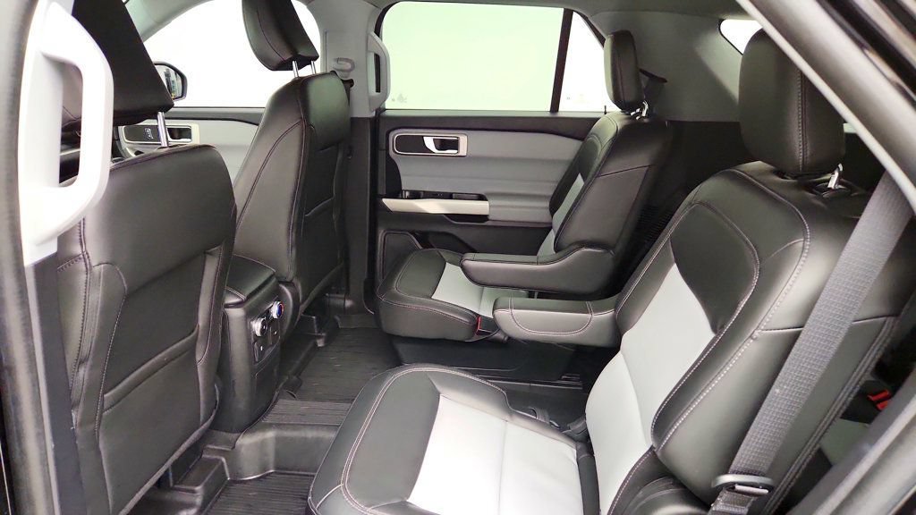 Used 2022 Ford Explorer XLT w/ Equipment Group 202A AWD/4WD image 22