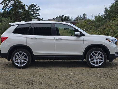 Used 2025 Honda Passport EX-L image 3