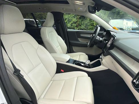 Certified 2025 Volvo XC40 B5 Ultra AWD/4WD image 18