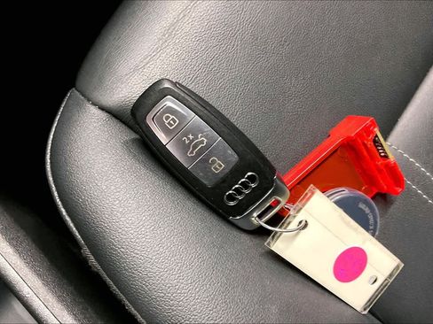 Used 2023 Audi Q4 e-tron Premium Plus w/ Premium Plus image 12